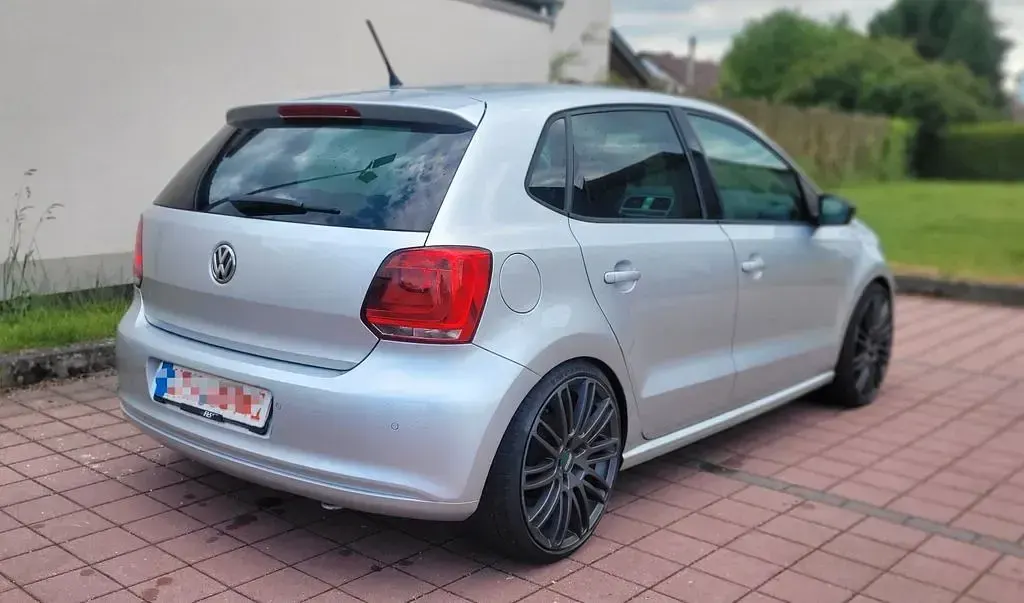 Używany VW Polo Match 69 KM (50 kW) 2012 Srebrny Hatchback
