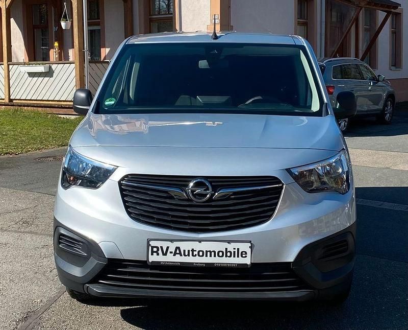 Używany Opel Combo Selection 102 KM (75 kW) 2021 Srebrny Minivan