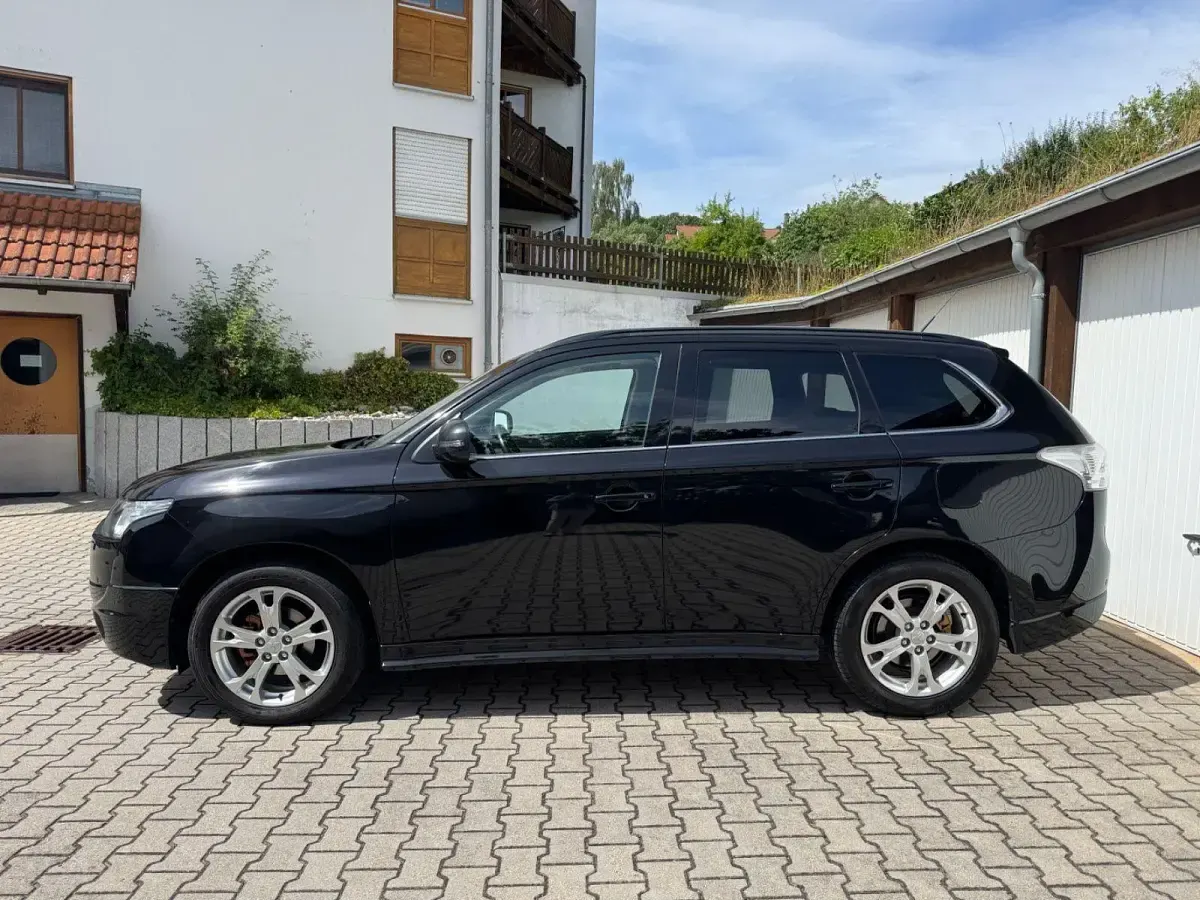 Gebraucht Mitsubishi Outlander 150 PS (110 kW) 2014 Schwarz SUV