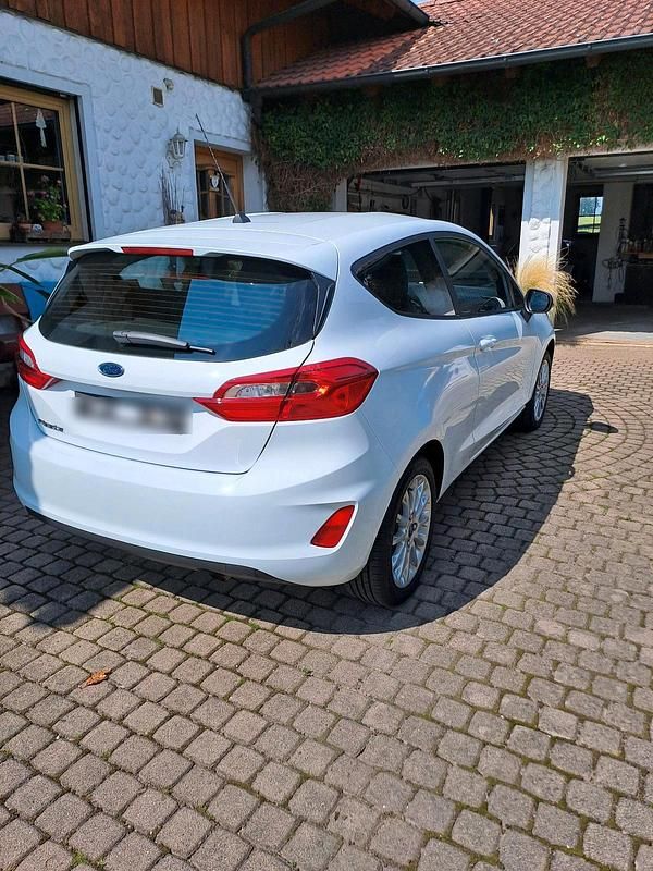 Gebraucht Ford Fiesta 71 PS (52 kW) 2017 Weiß Limousine