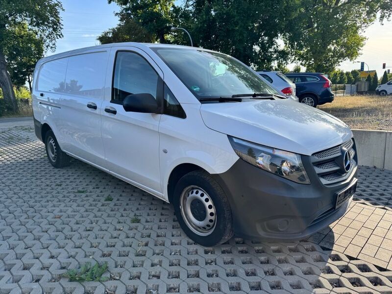 Weiß Gebraucht 2023 Mercedes Vito Van / Kleinbus | 25.000 € (Superpreis) - Bild 1/4