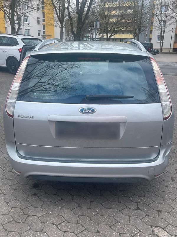 Usata Ford Focus 105 CV (77 kW) 2010 Argento Station wagon