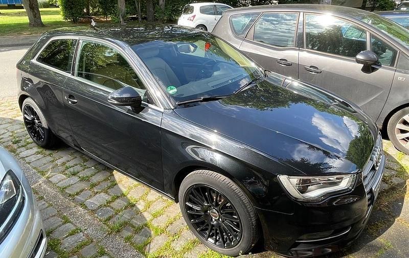 Schwarz Gebraucht 2013 Audi A3 Ambition Limousine | 9.999 € (Guter Preis) - Bild 1/4
