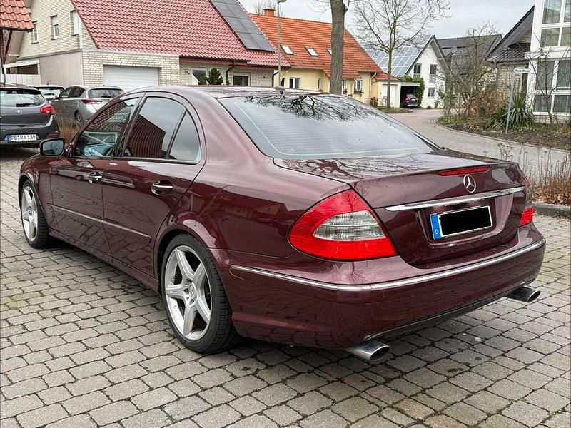 Gebraucht Mercedes E500 Avantgarde 387 PS (284 kW) 2007 Rot Limousine