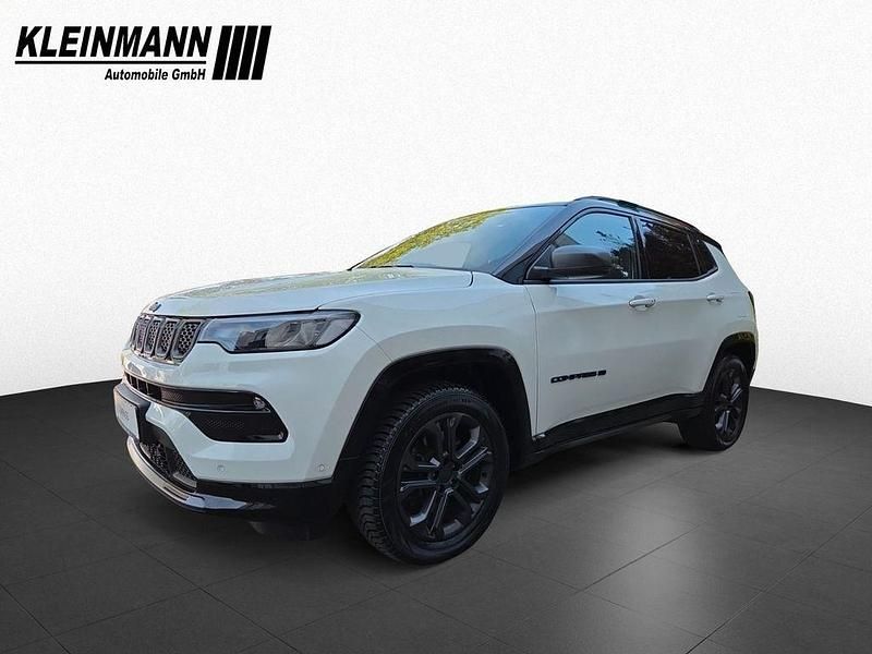 Weiß Gebraucht 2021 Jeep Compass 80th Anniversary SUV | 24.790 € (Fairer Preis) - Bild 1/4