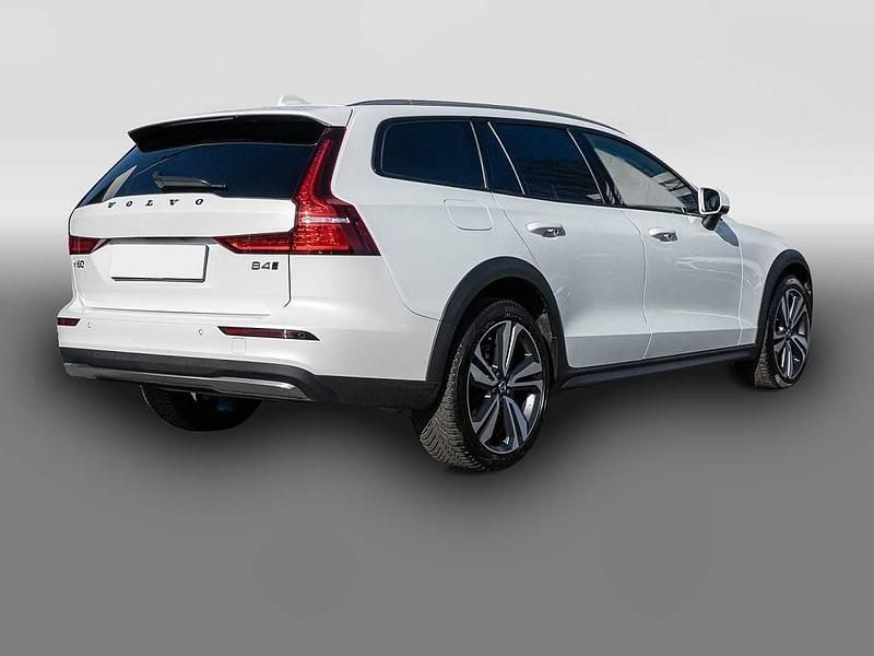 Gebraucht Volvo V60 CC Plus 197 PS (144 kW) 2024 Weiß Kombi