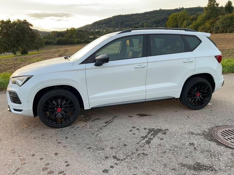 Weiß Gebraucht 2021 Seat Ateca Beats SUV | 24.000 € (Etwas zu teuer) - Bild 1/4