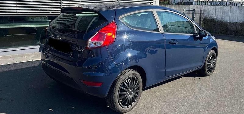 Gebraucht Ford Fiesta Trend 101 PS (74 kW) 2014 Blazerblau Kleinwagen