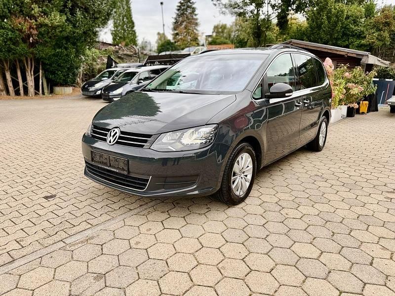 Grau Gebraucht 2012 VW Sharan Van / Kleinbus | 7.650 € (Fairer Preis) - Bild 1/4