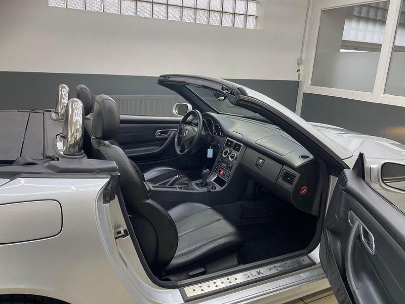 Gebraucht Mercedes SLK230 197 PS (144 kW) 2000 Silber Cabrio