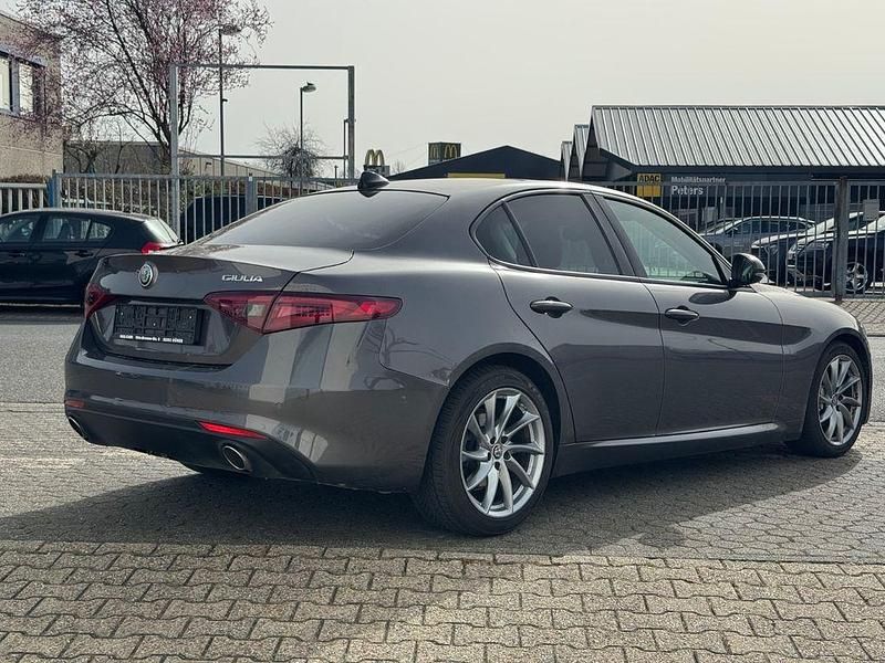 Gebraucht Alfa Romeo Giulia Super 179 PS (131 kW) 2017 Grau Limousine