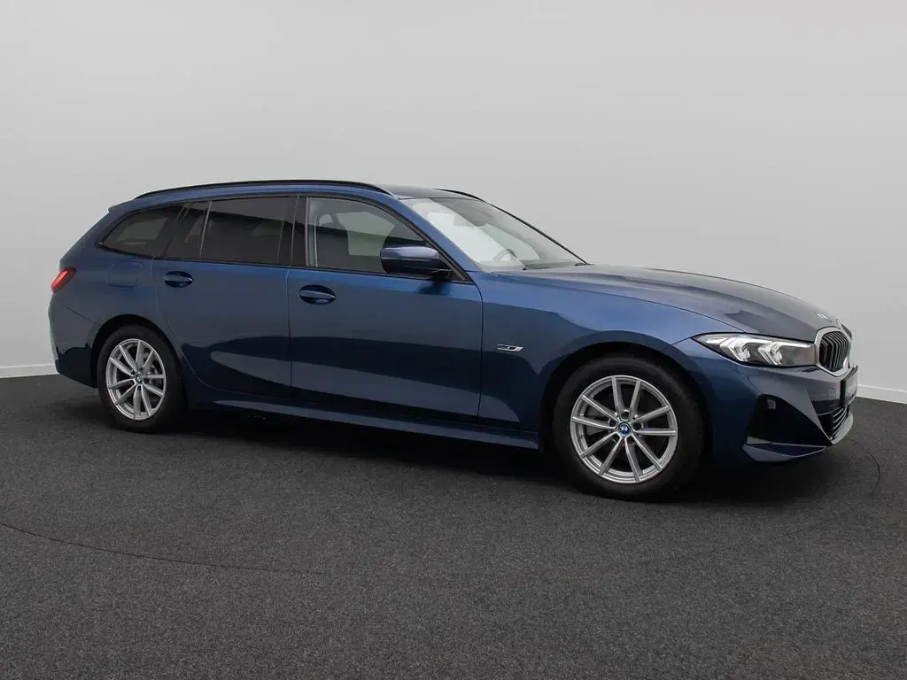 Gebraucht BMW 320e Shadowline 204 PS (150 kW) 2023 Blau Limousine
