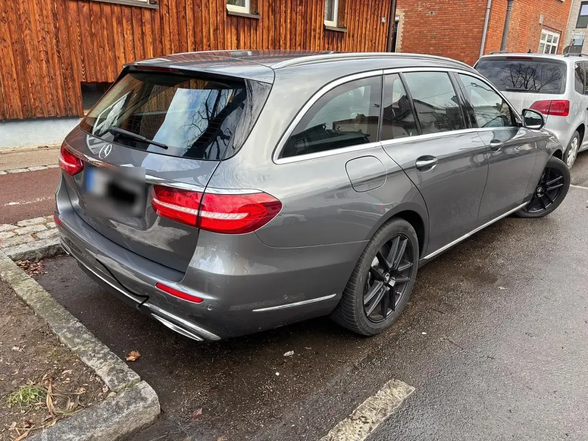 Gebraucht Mercedes E400 333 PS (244 kW) 2017 Grau Kombi