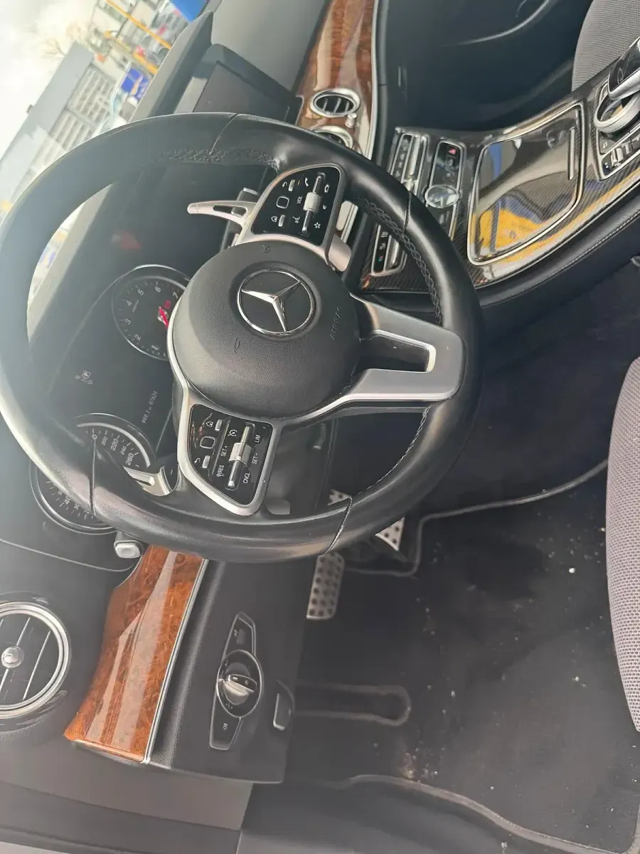 Używany Mercedes E200 184 KM (135 kW) 2018 Srebrny Sedan/Limuzyna