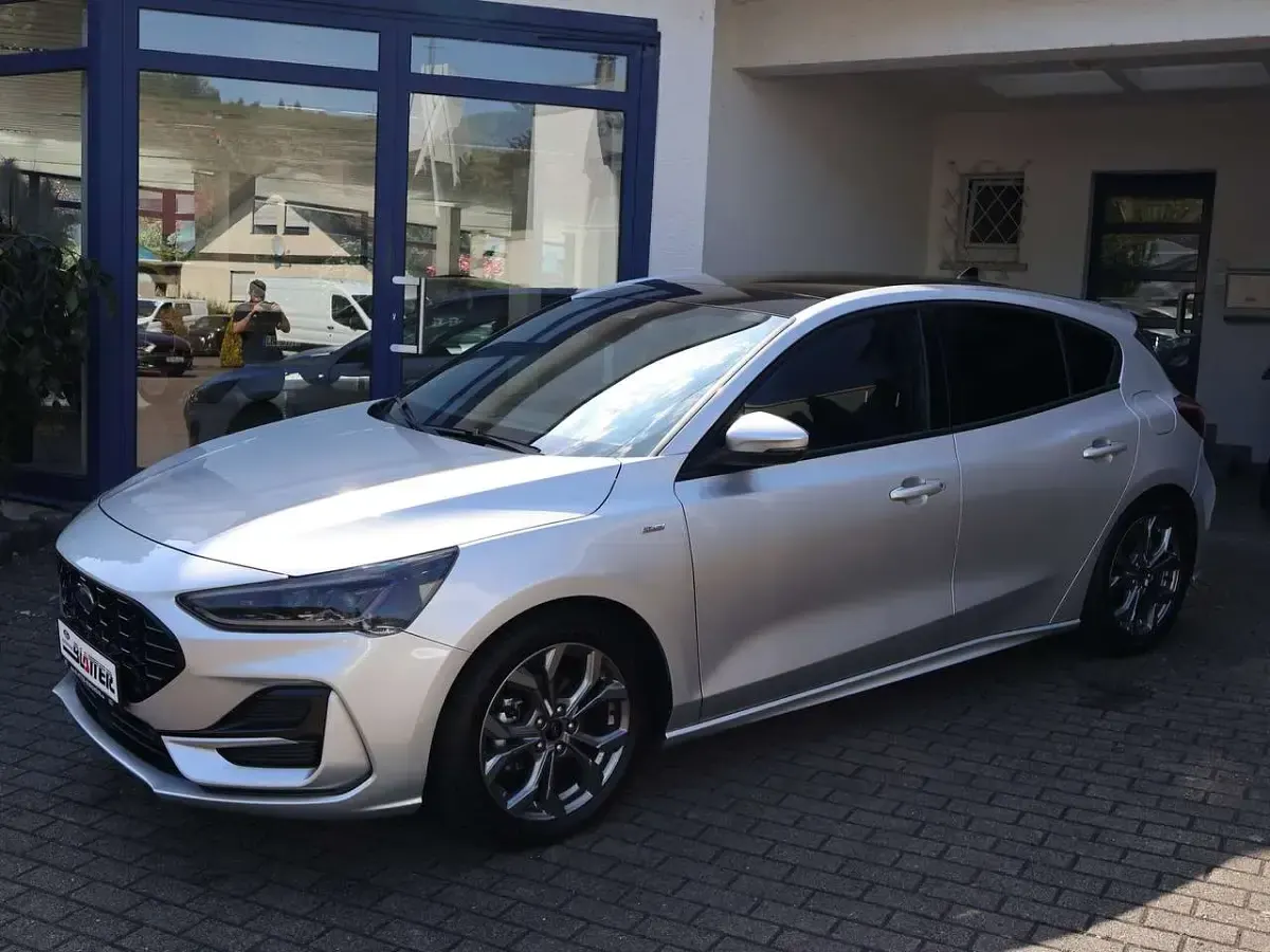 Używany Ford Focus ST-Line X 155 KM (114 kW) 2024 Srebrny Hatchback