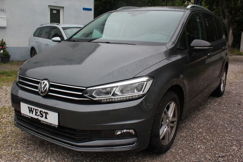 Grau Gebraucht 2019 VW Touran IQ Drive Van / Kleinbus | 17.990 € (Fairer Preis) - Bild 1/2