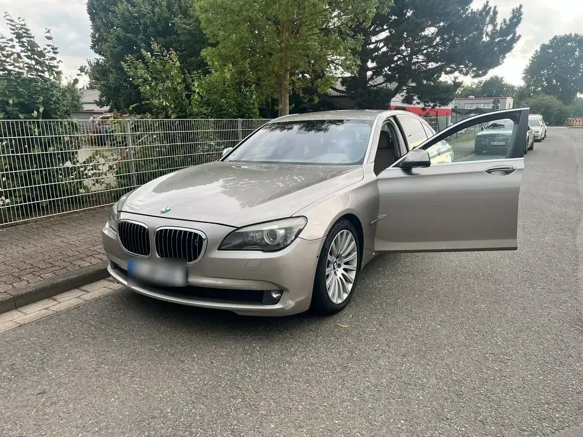 Używany BMW 750L 405 KM (297 kW) 2008 Srebrny Sedan/Limuzyna