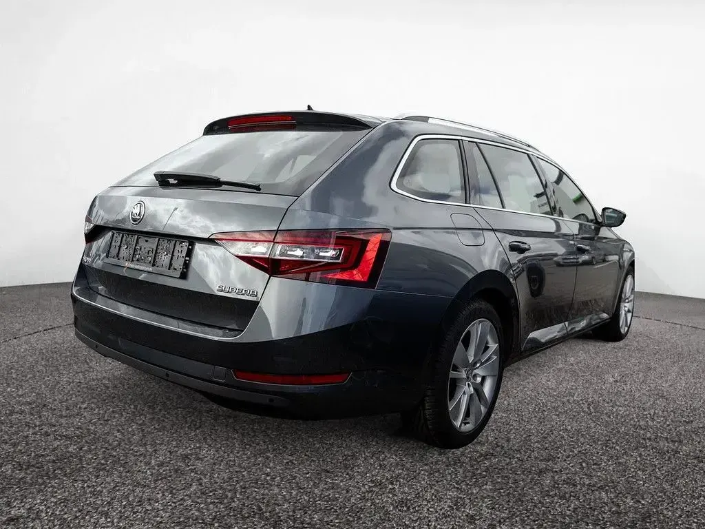 Gebraucht Skoda Superb Style 179 PS (131 kW) 2018 Grau Kombi