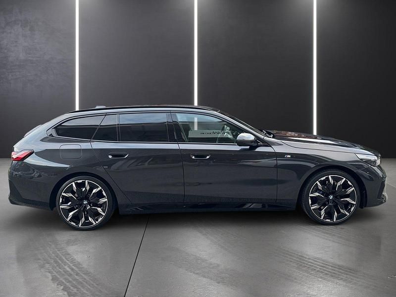 Gebraucht BMW 540 Comfort Edition 303 PS (222 kW) 2024 Schwarz Kombi