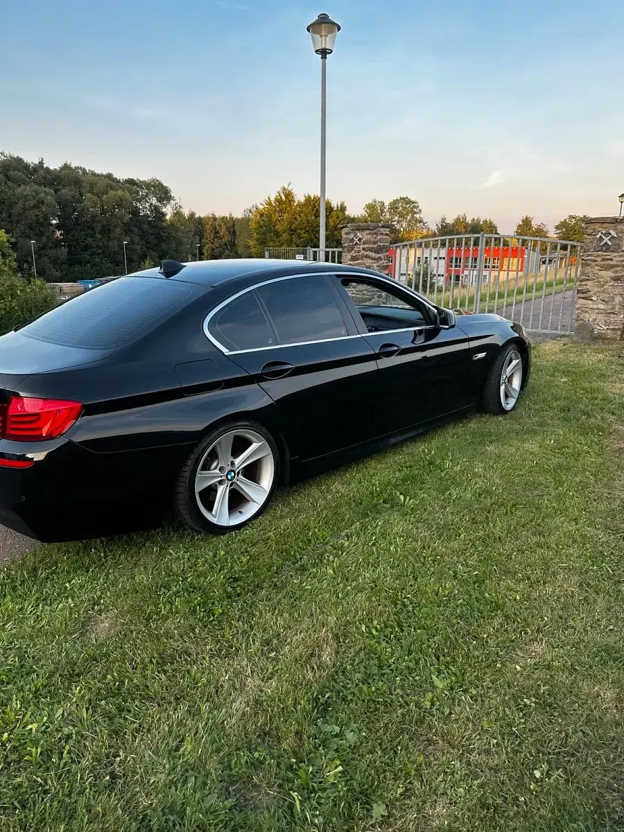 Gebraucht BMW 525 184 PS (135 kW) 2010 Schwarz Limousine