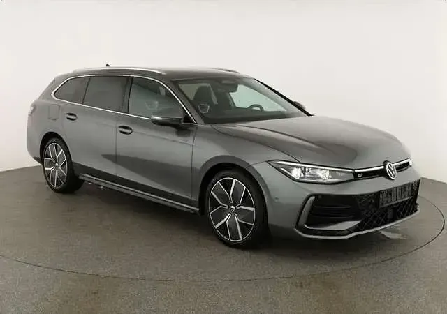 Gebraucht VW Passat R-line 193 PS (141 kW) 2026 Grau metallic Kombi