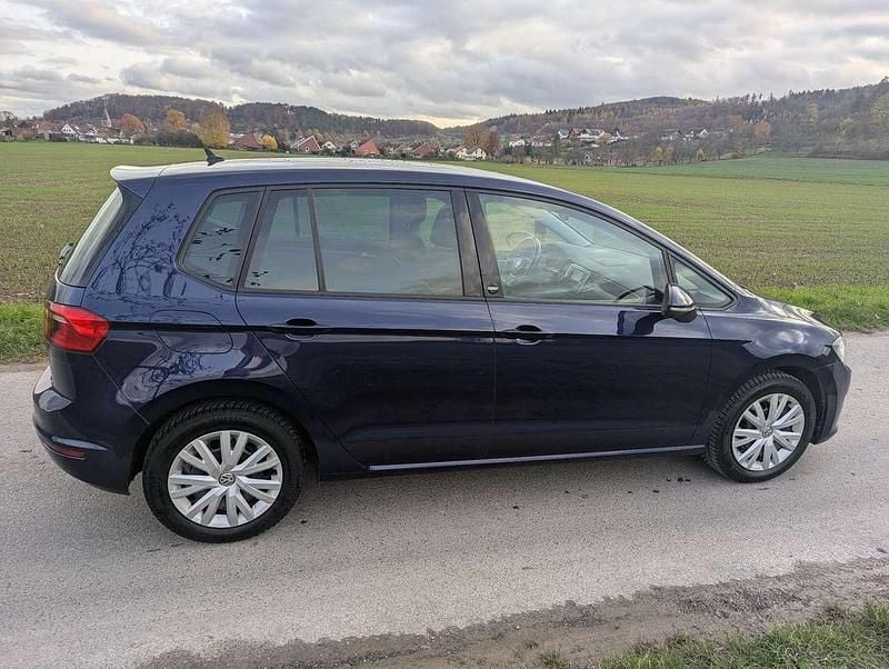 Blau Gebraucht 2017 VW Golf Sportsvan Comfortline Van / Kleinbus | 9.500 € (Guter Preis) - Bild 1/4