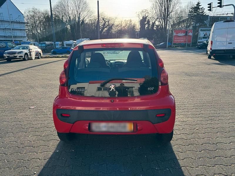 Gebraucht Peugeot 107 68 PS (50 kW) 2012 Rot Kleinwagen