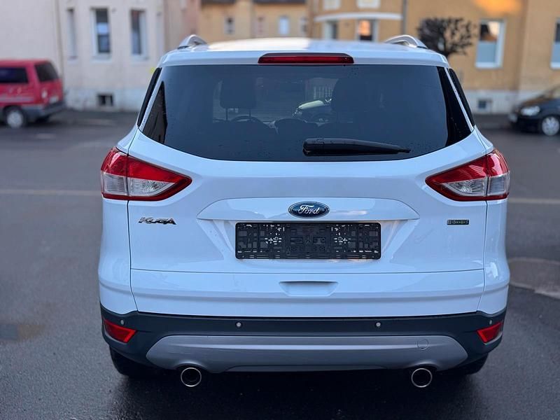 Gebraucht Ford Kuga Trend 150 PS (110 kW) 2013 Weiß SUV