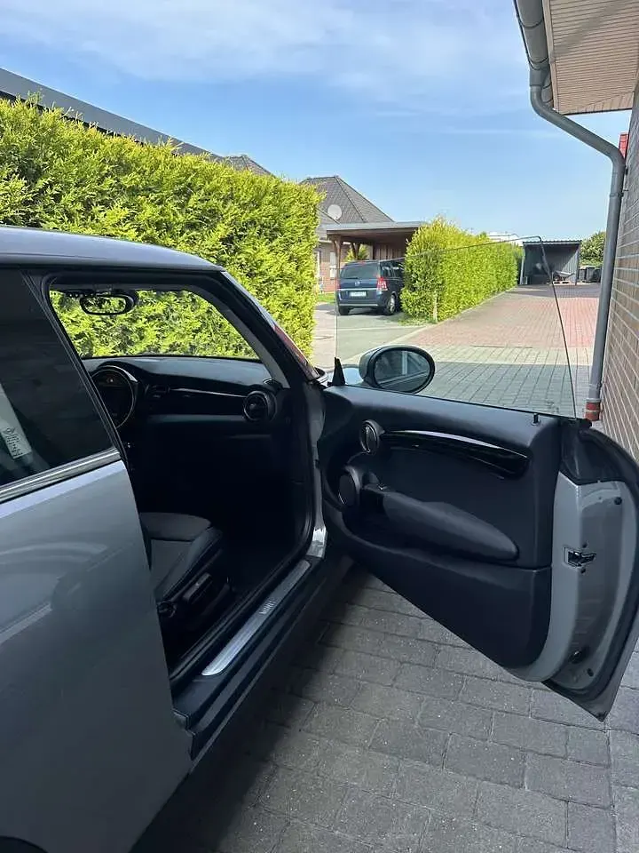 Gebraucht Mini ONE Classic 102 PS (75 kW) 2022 Grau Kleinwagen