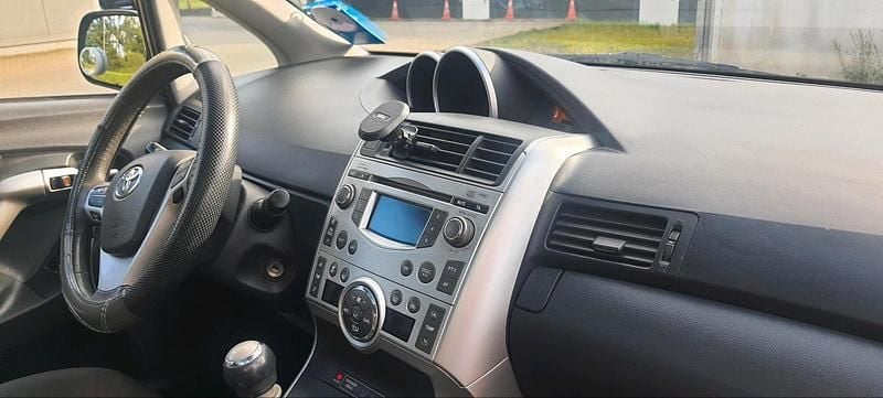 Gebraucht Toyota Verso 126 PS (92 kW) 2011 Braun Van / Kleinbus