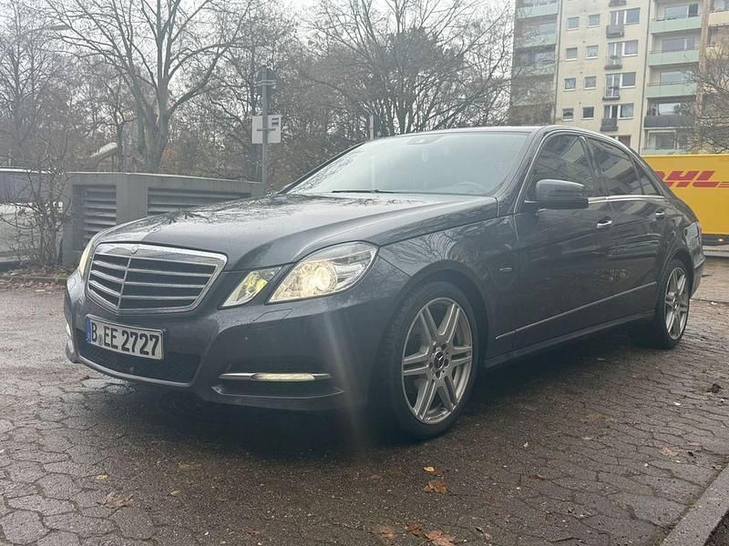 Silber Gebraucht 2012 Mercedes 220 Avantgarde Limousine | 8.999 € (Superpreis) - Bild 1/4