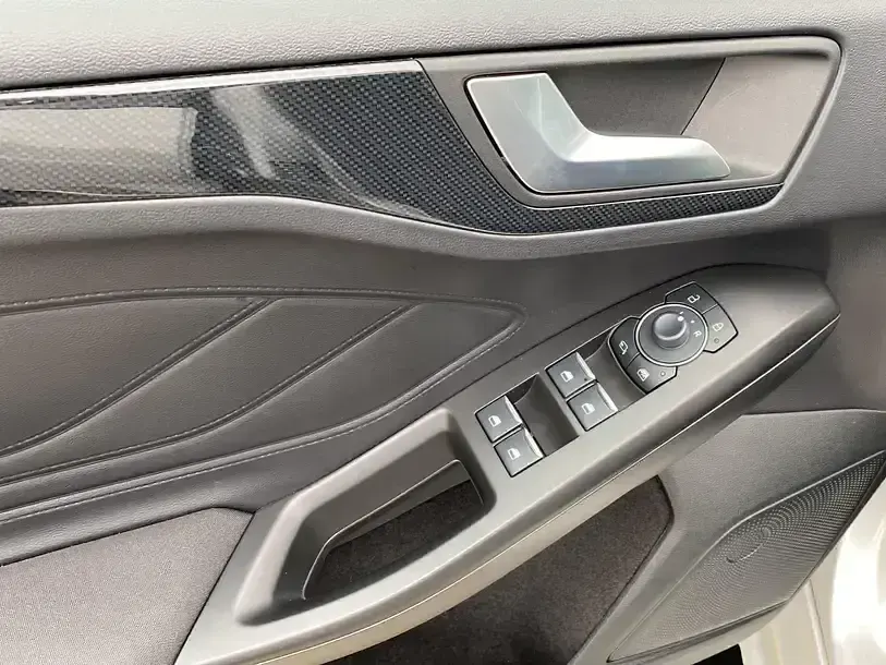 Gebraucht Ford Focus ST-Line X 155 PS (114 kW) 2024 Silber Limousine
