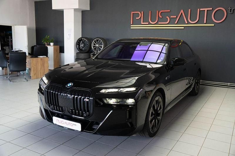 Gebraucht BMW M760e 381 PS (280 kW) 2023 Schwarz Limousine