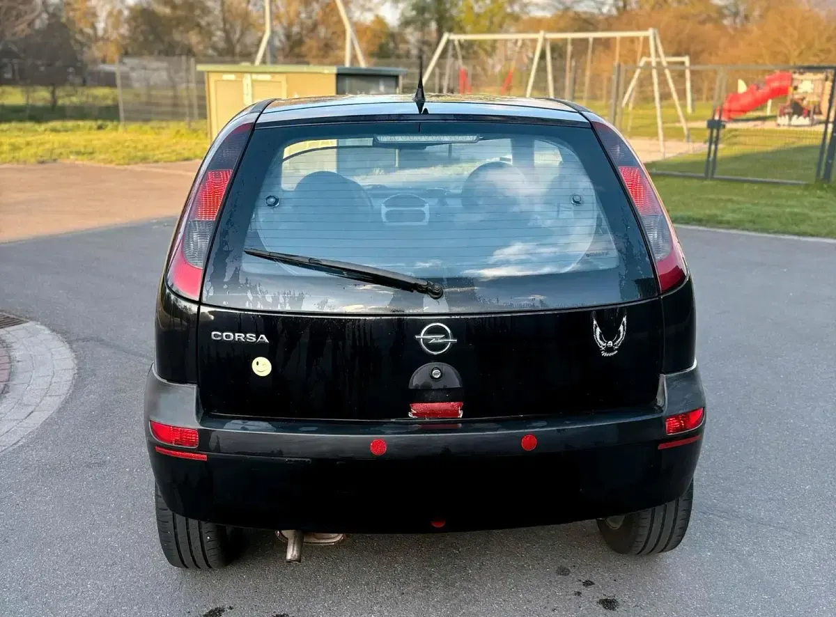Second-hand Opel Corsa 58 CP (42 kW) 2003 Negru Hatchback