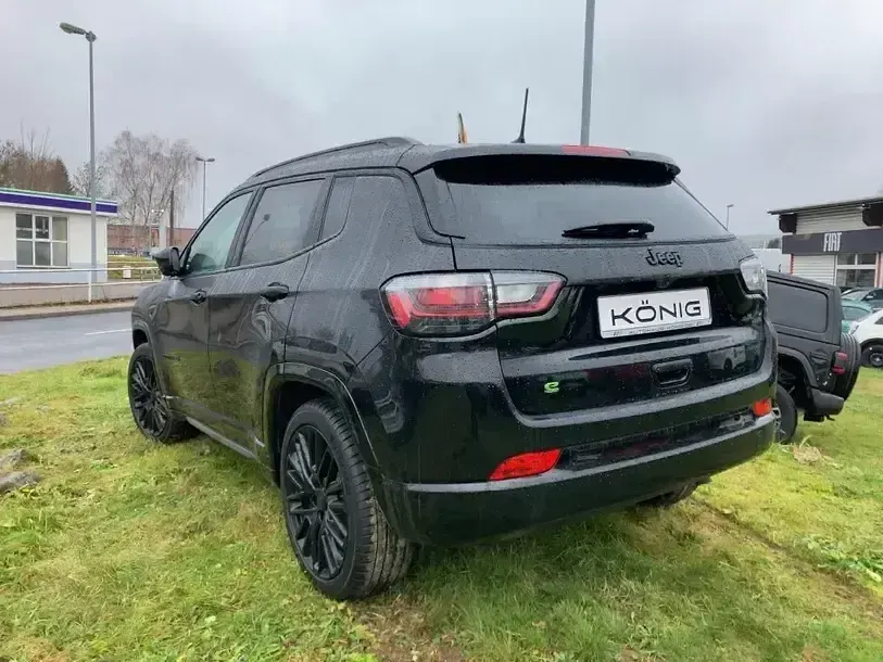 Second-hand Jeep Compass 180 CP (132 kW) 2021 Negru SUV