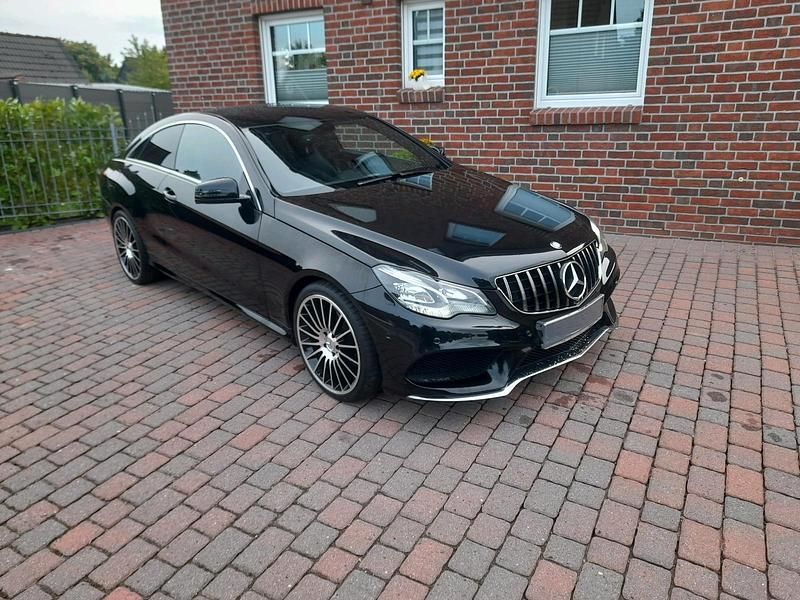 Schwarz Gebraucht 2014 Mercedes E200 AMG Coupé | 18.500 € (Teuer) - Bild 1/4