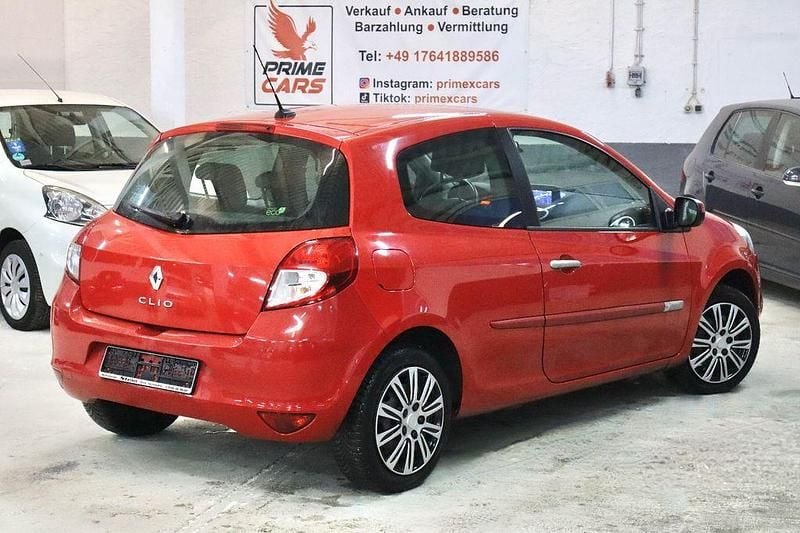 Gebraucht Renault Clio III Dynamique 75 PS (55 kW) 2010 Rot Kleinwagen