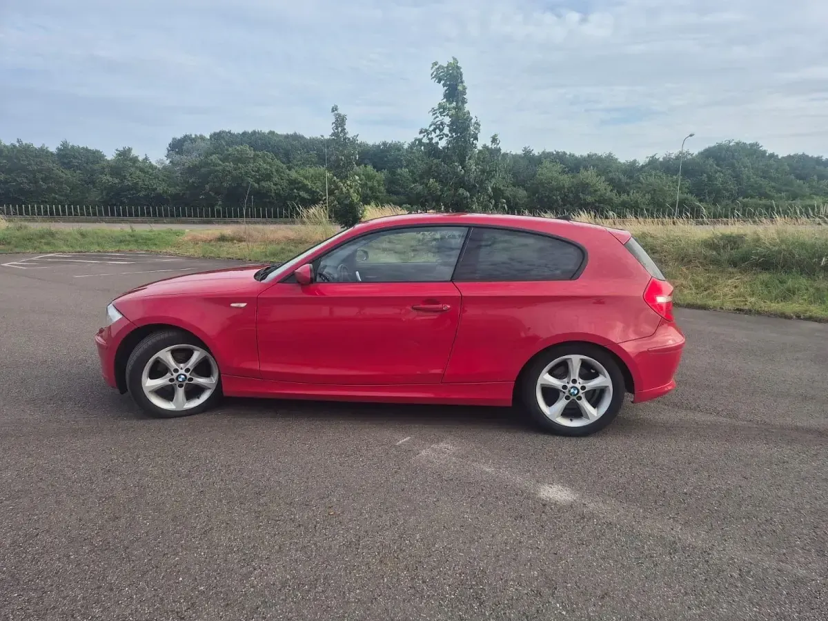 Gebraucht BMW 118 150 PS (110 kW) 2009 Rot Kleinwagen