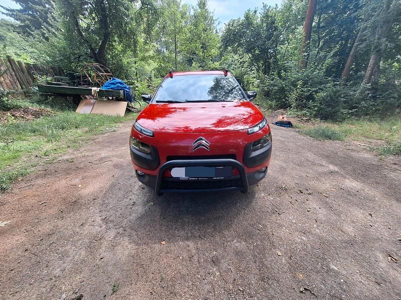Rot Gebraucht 2015 Citroën C4 Cactus Kleinwagen | 8.900 € (Fairer Preis) - Bild 1/4