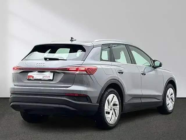Second-hand Audi Q4 e-tron Comfort 144 kW (197 CP) 2023 Gri SUV