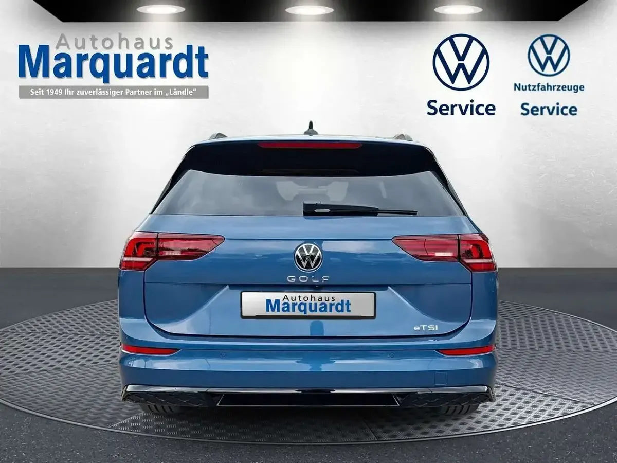 Neu VW Golf VIII R-line 150 PS (110 kW) 2026 Blau Limousine