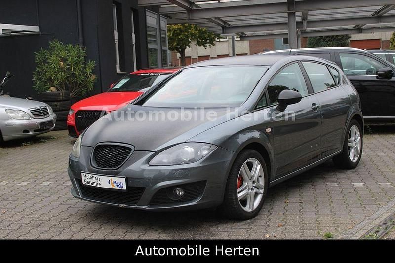 Grau Gebraucht 2012 Seat Leon Stylance Limousine | 5.990 € (Fairer Preis) - Bild 1/4