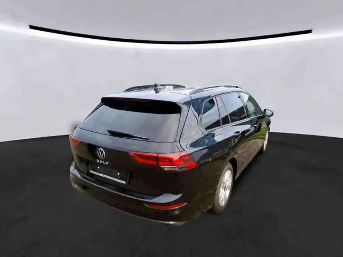 Second-hand VW Golf VIII Life 150 CP (110 kW) 2023 Negru Break