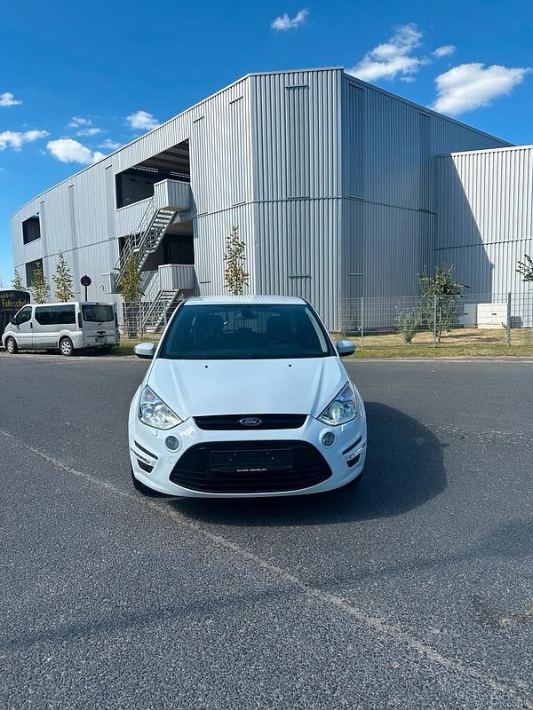 Weiß Gebraucht 2014 Ford S-MAX S Van / Kleinbus | 10.900 € (Etwas zu teuer) - Bild 1/4