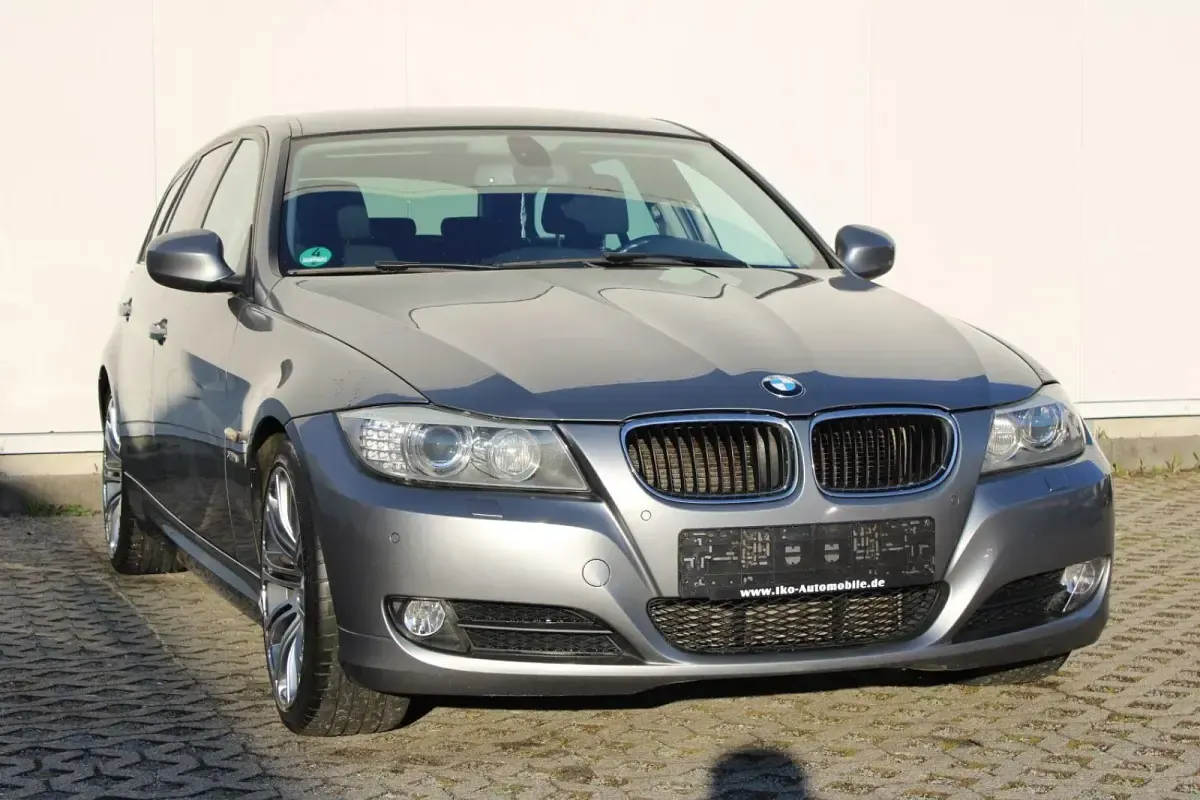Gebraucht BMW 320 Comfort Edition 184 PS (135 kW) 2010 Grau Kombi