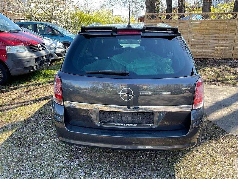 Gebraucht Opel Astra Selection 116 PS (85 kW) 2009 Grau Kombi