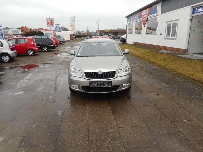 Gebraucht Skoda Octavia Elegance 105 PS (77 kW) 2011 Other Kombi