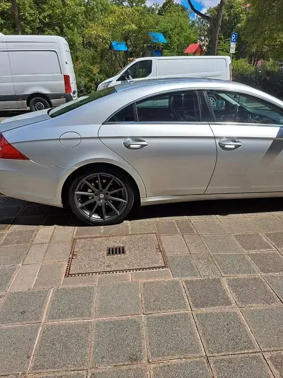 Gebraucht Mercedes CLS320 224 PS (164 kW) 2009 Silber Coupé