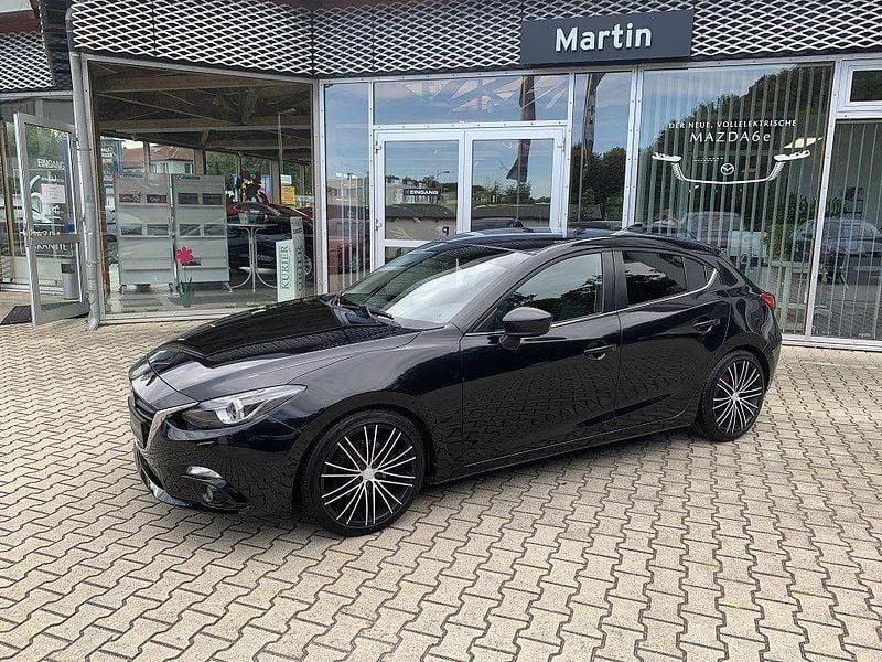 Schwarz Gebraucht 2015 Mazda 3 Center-Line Limousine | 6.340 € (Superpreis) - Bild 1/4