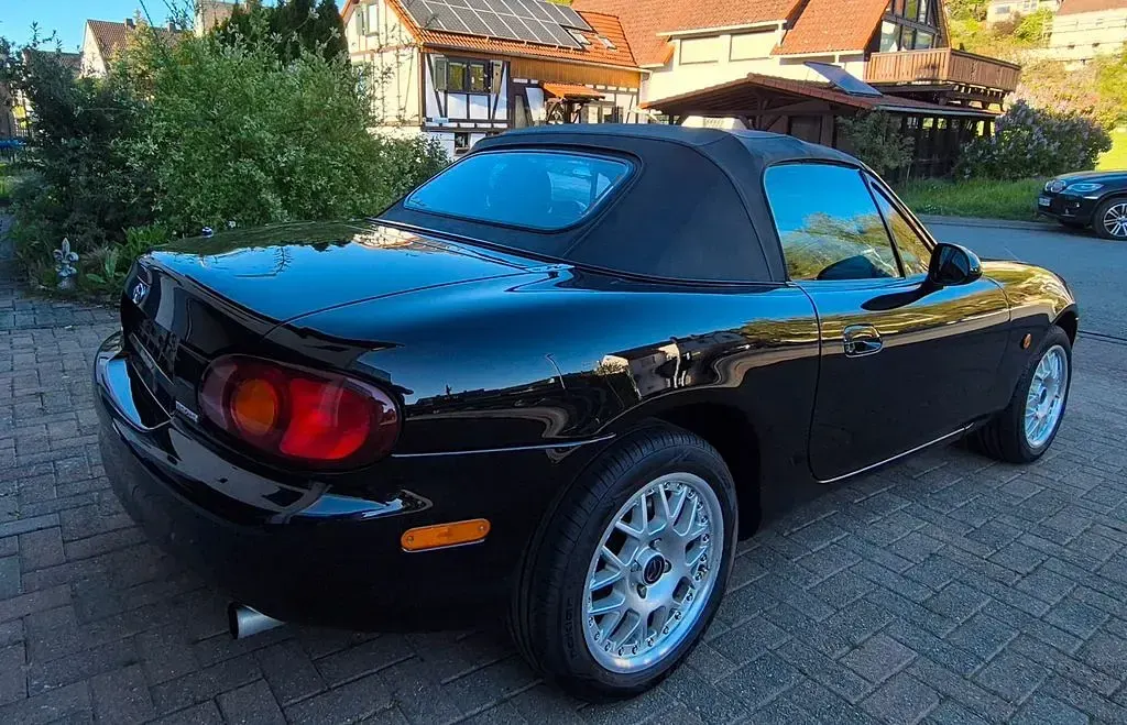 Gebraucht Mazda MX5 110 PS (80 kW) 2000 Schwarz Cabrio